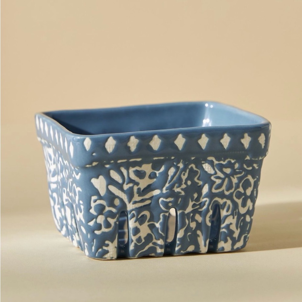 Countryside Stoneware Berry Basket